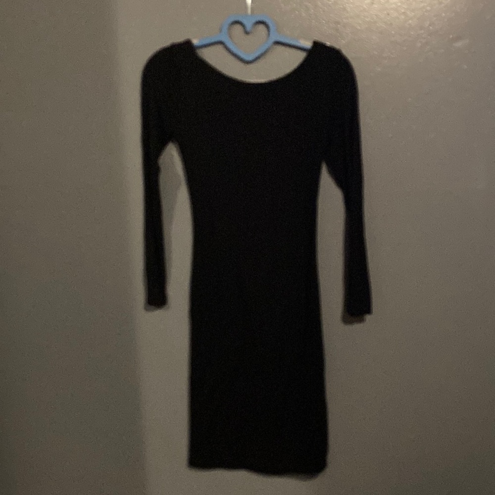 Black dress with an open low back, I’m a medium and it fit me. Best judgement!